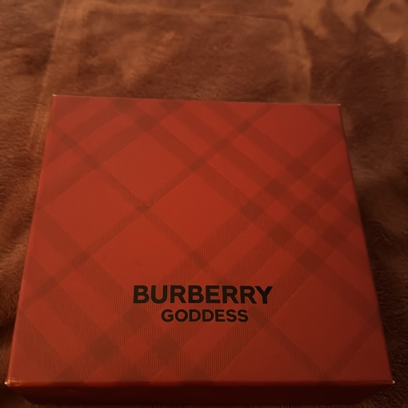 Burberry Goddess Perfume Set/ never used - Picture 2 of 3